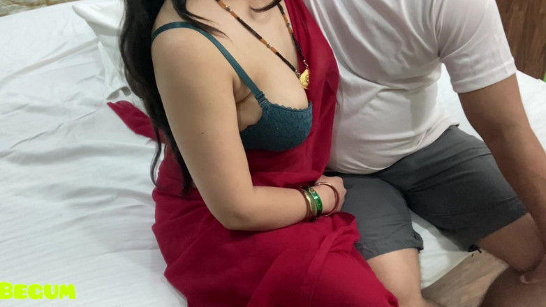 Rukshaar Begum: Ateşli komşu orta yaşlı seksi kadın evde yalnızken sikiliyor