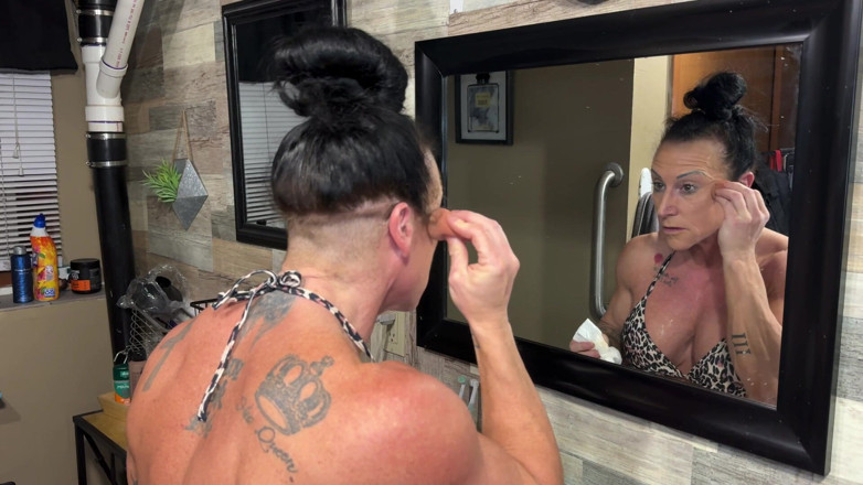 Kandylegsxxx: Sneezing Through Makeupkandy Is Allergic to Glam