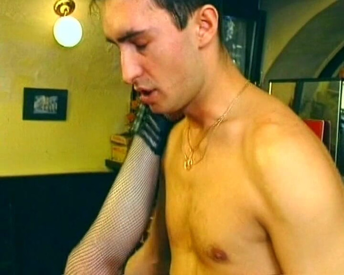 Deutsche Damen: Büyük memeli olgun Alman kaltak barda sikiliyor