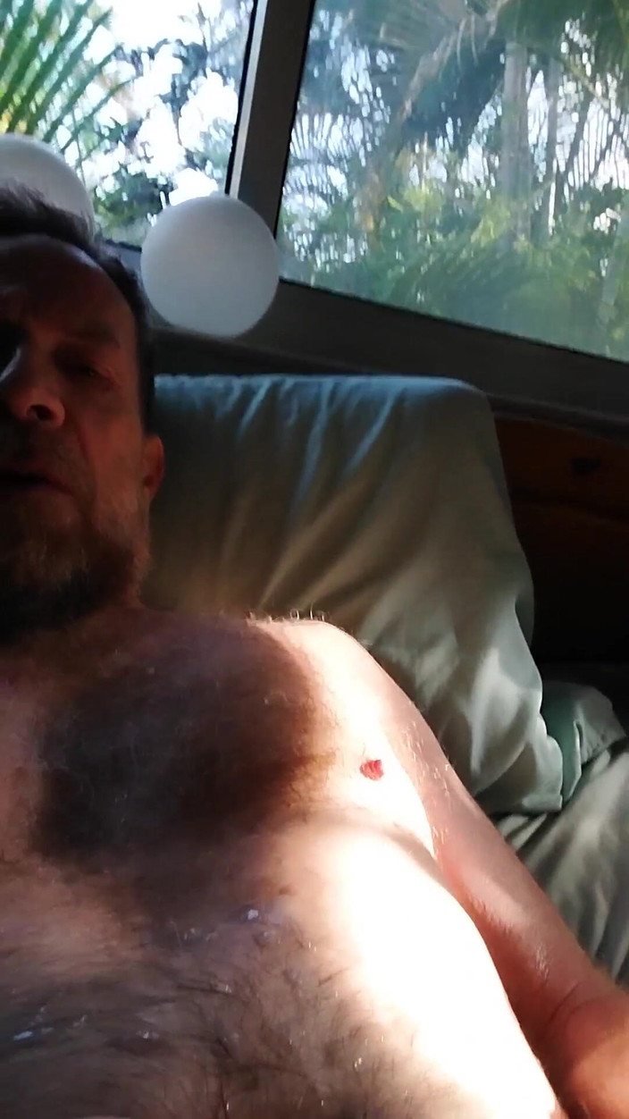 Hairyartist: Gigantische overweldigt je met zijn enorme pik Jo