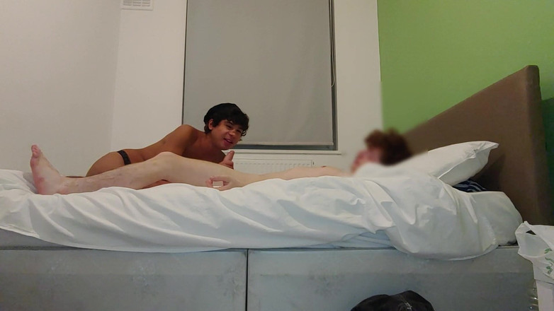 LeoTeenLatinos: Studentul roșcat își înșală iubita cu un twink latino