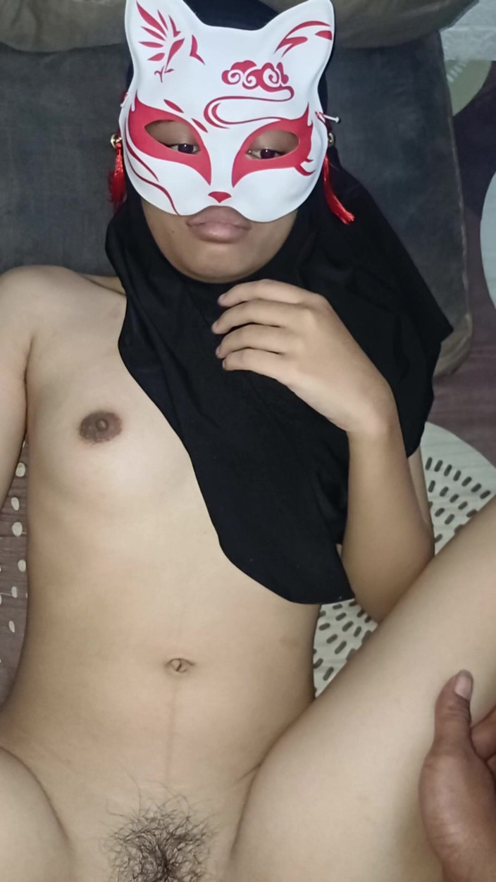 Theresia Nirvana: ヒジャブ少女の魅力