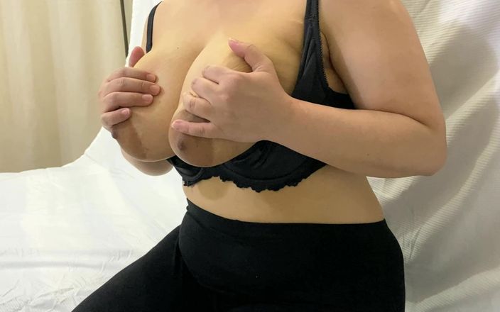 Faustina Pierre: Schönes geiles mädchen in schwarzem bh leckt ihre nippel und...