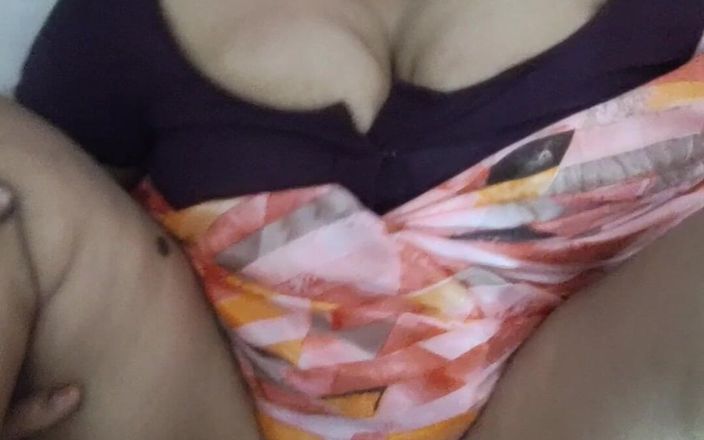 Black & white desicat: 出轨邻居阿姨srejaa穿着纱丽服硬性爱