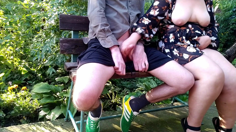 OurFetishLife: Se la matrigna mostra il suo Saggy, il figliastro eiaculano...