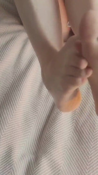 Kaki dan kaki yang sangat imut, footjob sensual