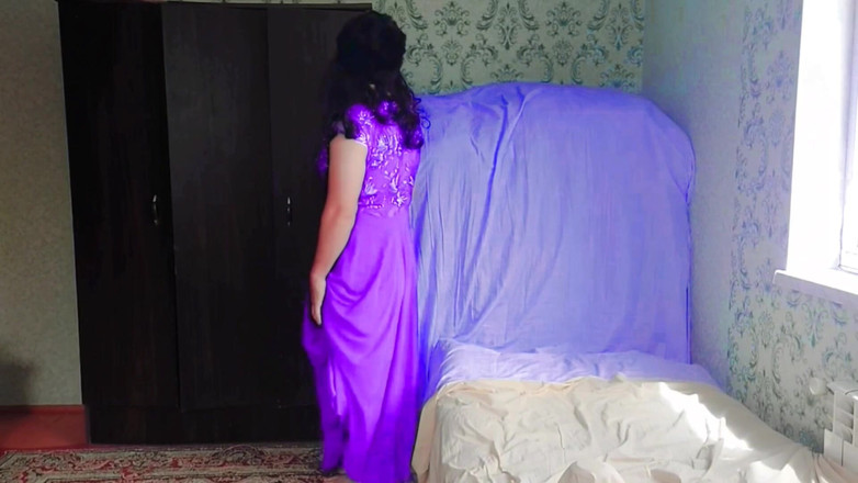 Kitty_Cross: Sladká trans kráska kouří bubliny pod modrým nebem