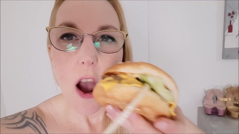 Sally Secret: My Delicious Juicy Pee Burger!!