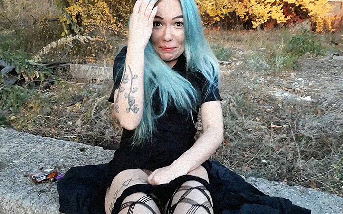 Blowjobs Alice: 把我老板的继女鸡巴尿在喉咙里