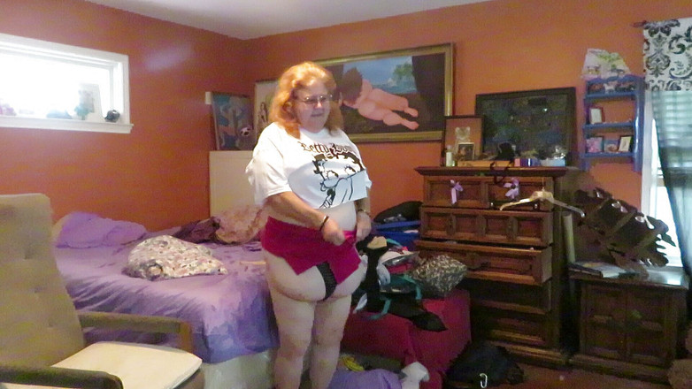 BBW nurse Vicki adventures with friends: Wymagany pokaz kamerze ubrany w crop top betty boop