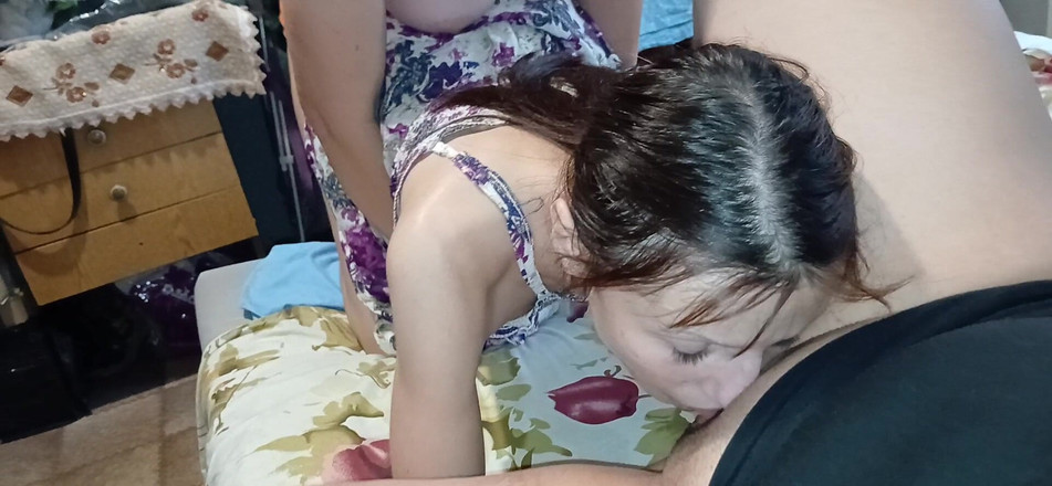 Lesbian-candys: Podczas gdy moja dziewczyna była ruchana przez naszego sąsiada, spuszczałem...