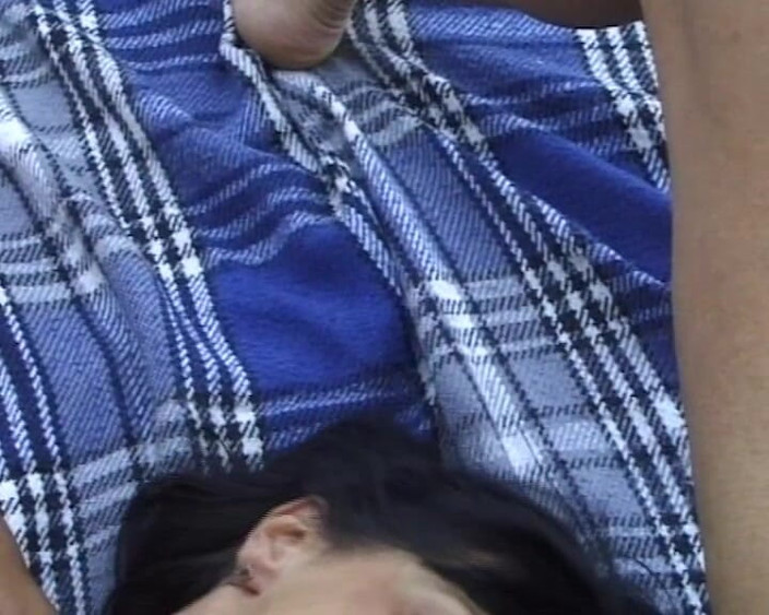 BB Video - Vintage Story: Orgie amatoare cu milf germană care se pișă pe sâni...