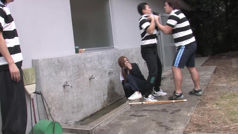 JAPAN IN LOVE: Japon, gangbang, scène - Nana Konno, Japonaise mince, dans une orgie...