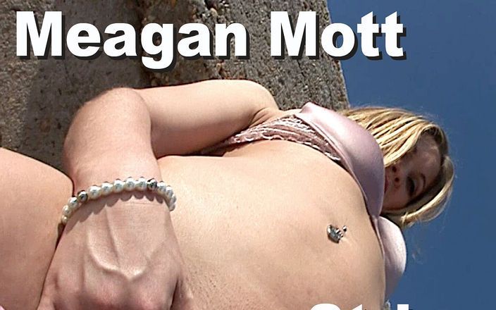 Edge Interactive Publishing: Meagan Mott Strips Outside Pinks Masturbates GMDG0329