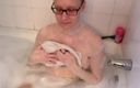 Leah Wilde: Bath Time!