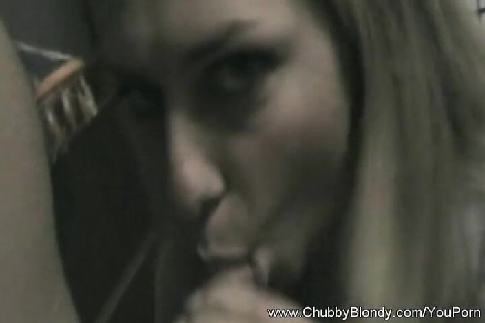 Chubby Blondy: Tombul sarışın orta yaşlı seksi sürtük o yarağı çok sert emiyor
