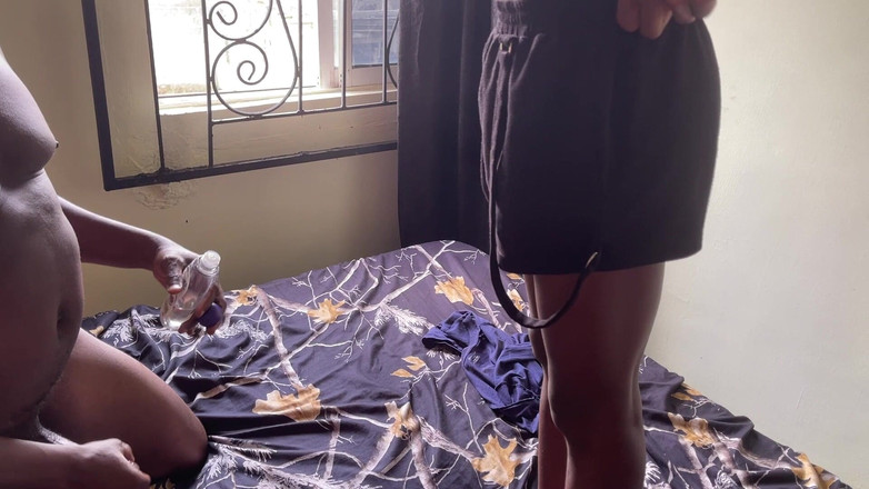 Amateur Teen Studio: Aldatılan adam yeni reşit genç kızı şehvetli bir şekilde sikiyor