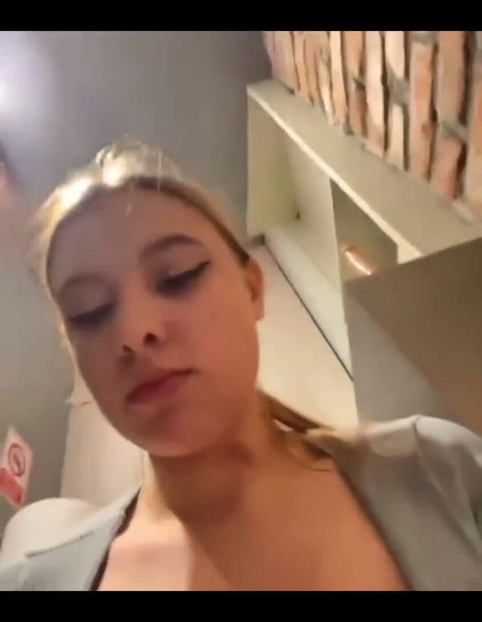 JuiceLussie: Так сильно мастурбує в тренажерному залі