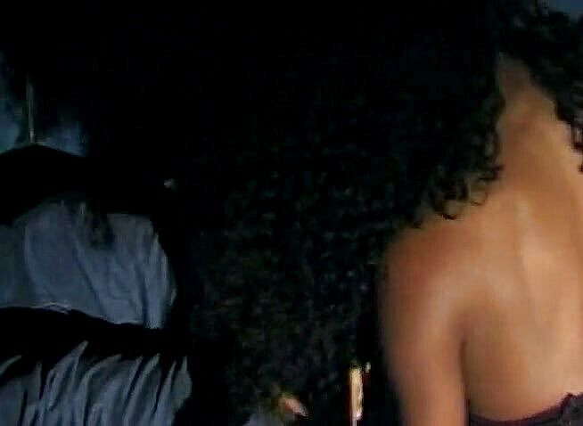 Dark Extreme: Yuvarlak götlü muhteşem zenci genç kız büyük zenci yarağı tarafından...