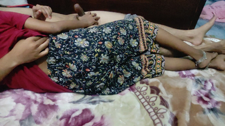 Xtra hot001: Gorąca żona daje ręczna robota i wytryski