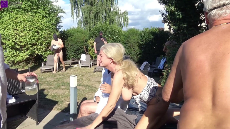 Rosella Extrem: As putas em pêlo gangbang! 3 putas gozadas são preenchidas