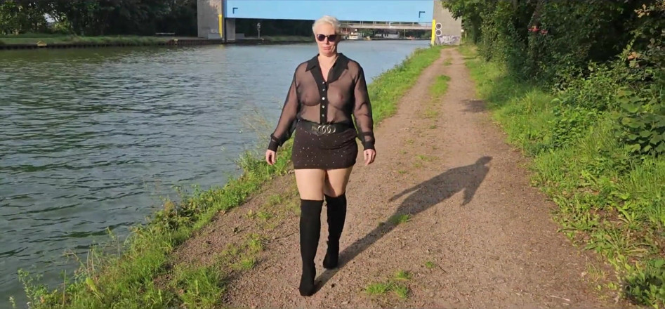 UserBitch1: Fucked Myself with My Vibrator by the Mittelland Canal