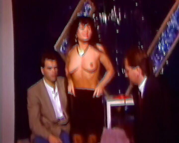 Enjoy German porn: Cewek nakal jerman ini suka banget nyepong kontol sebelum mandi...