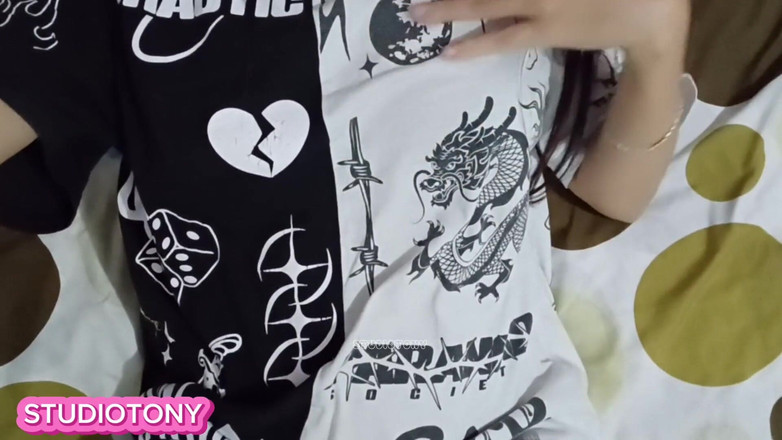 Yuli and tony: Školačka mi posílá video a dělá mě velmi nadrženým co...