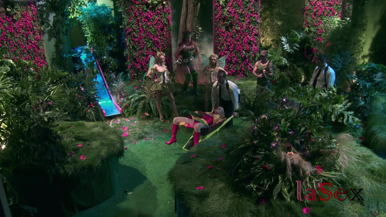 La sex: BatFuck enters Poison Envy's garden of lust and fucks his...