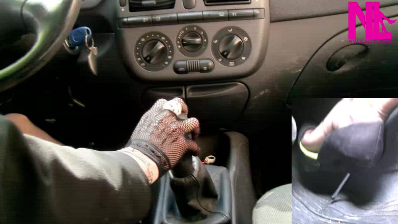 Nyllady: Tratament senzual de Shift Stick în pompe negre cu tocuri metalice