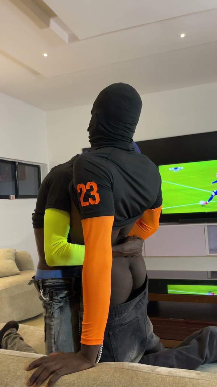 Jamessweet111: Spelar Ps 5 med min kille och han blir kär