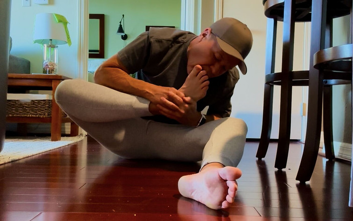 Barefoot Blake: 玩脚永远不会让我硬