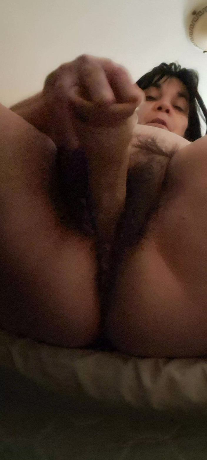 Mommy big hairy pussy: Ngentot pakai dildo