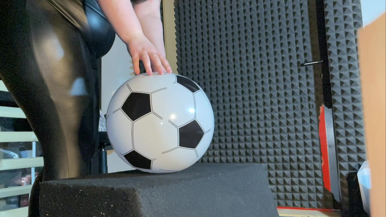 BeachBallsDuo: Bigbootylucy i dragon crushing 6 piłek plażowych