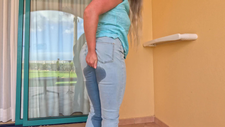 Emma Voyeur: Balcony Jeans Wetting Outdoors