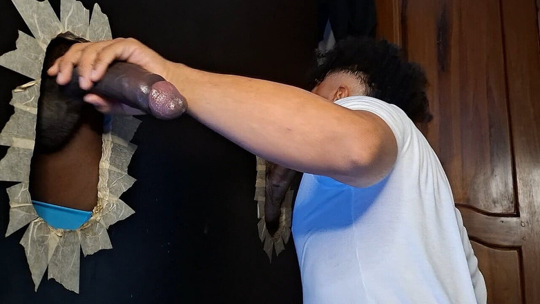 fullgag: 複数のブルネットのペニスをしゃぶる