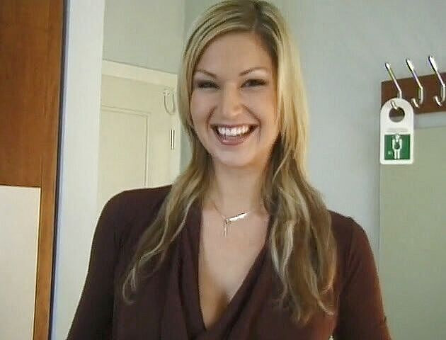 Flash Model Amateurs: Live webbkamera show från bystig gudinna