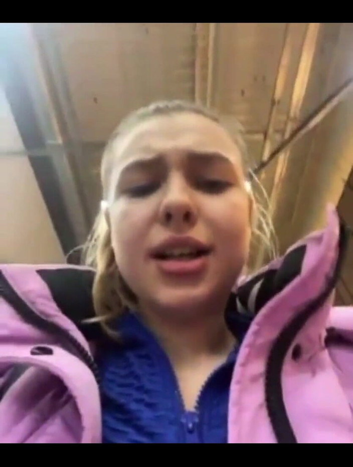 JuiceLussie: 자위하고 핑거링하는 핫한 소녀