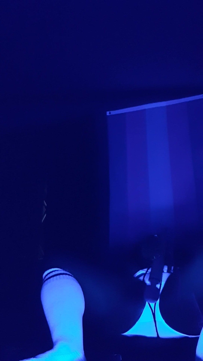 Roxxie rae page: ブラックライト・セルフボンデージ