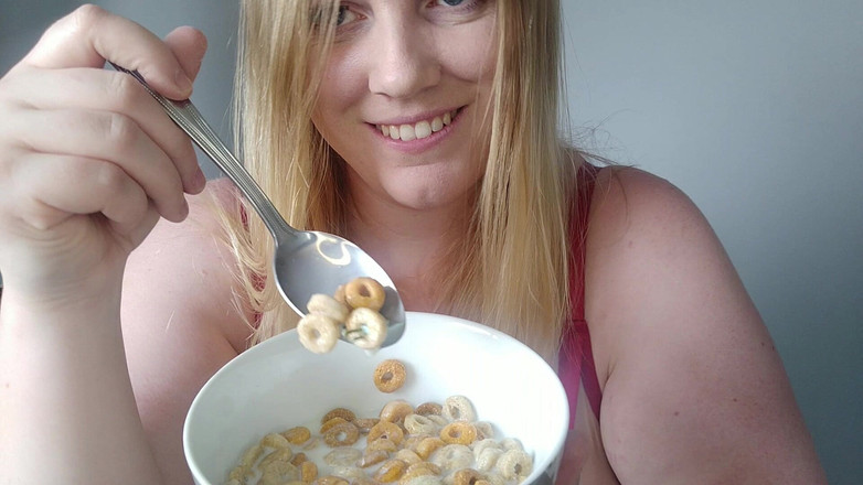 Julie_Bliss: Julie Bliss - Giantess早餐