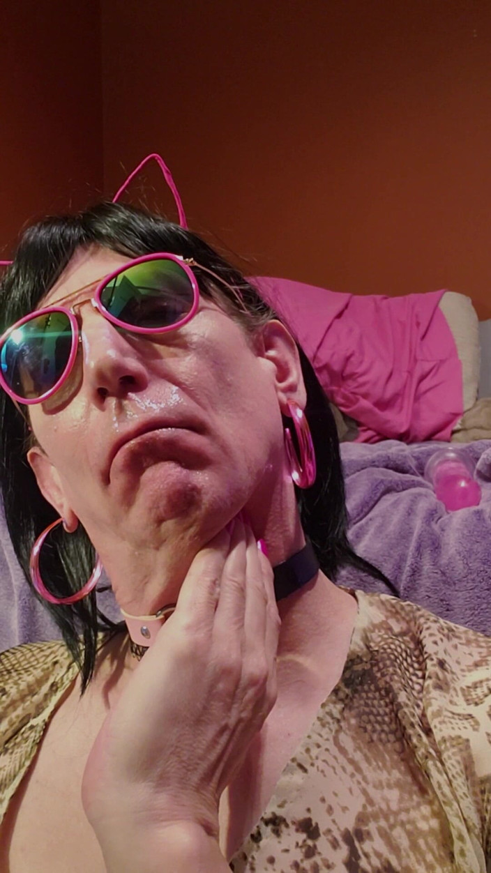 Daphne Desire: La Troia Amante Della Sborra Daphne Si Versa La Sborra...