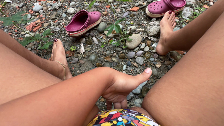 EMY_AND_JONH: Questa cosa della masturbazione in pubblico mi fa sentire