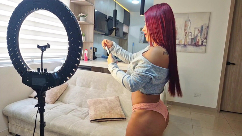 AlejandraPalacios: Beroemde Colombiaanse TikToker wordt geneukt in haar eigen appartement door...