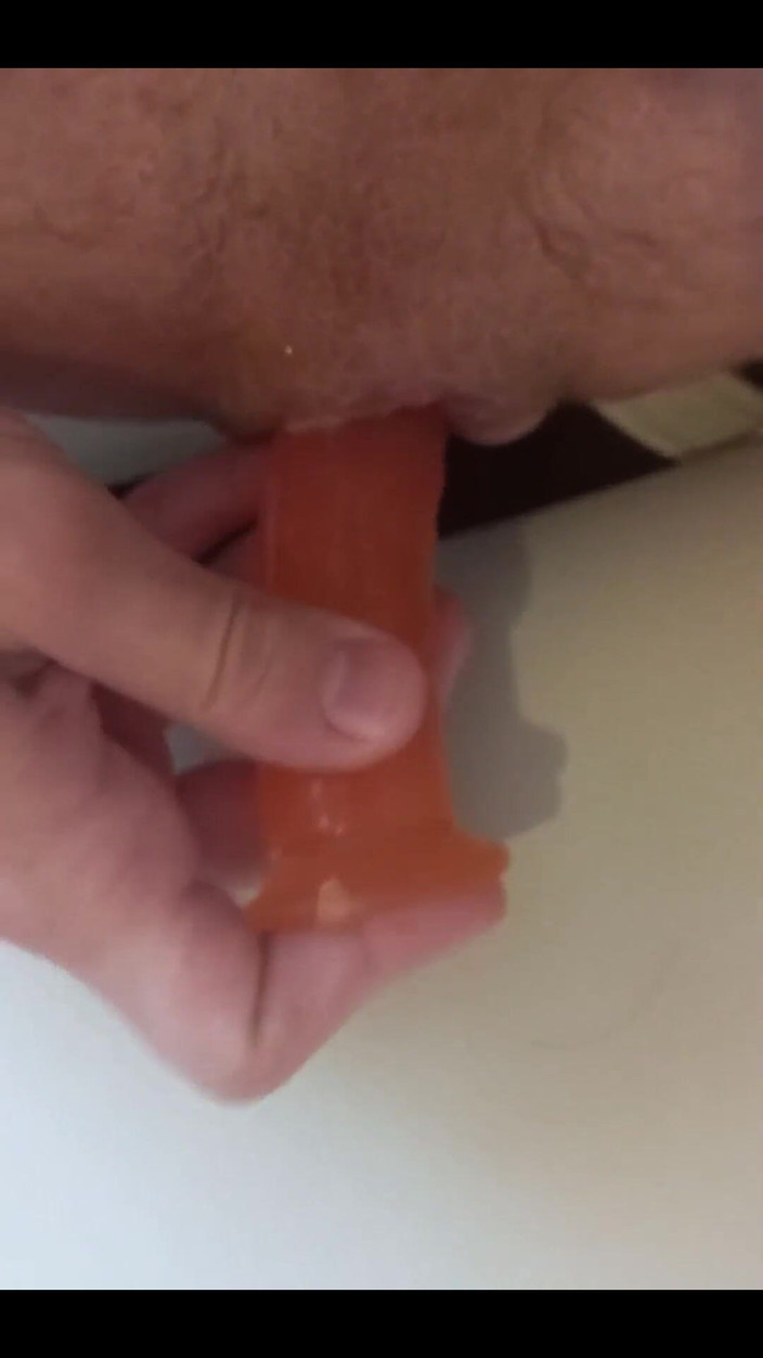 Juliaporno3: 炎症を起こして痔核が巨大な脱出を引き起こすほどになりました