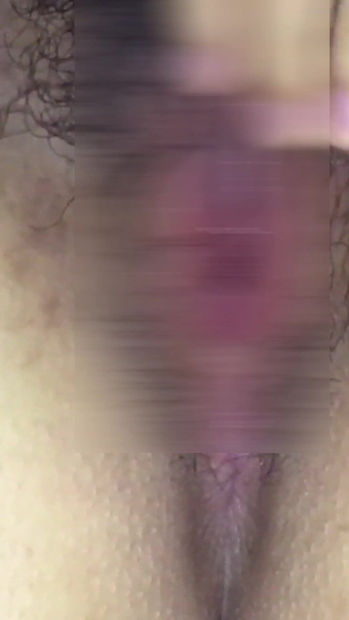 yellowsubmarine: Masterbating framför kameran