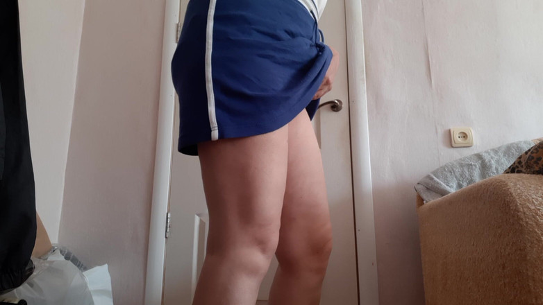 Lesbian-candys: Nestydatá učitelka MILF masturbuje špinavé ve své učebně anatomie