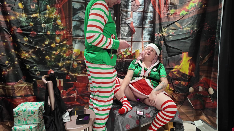 The Izars: Den 7: Elfky na poličce se sexuálními hračkičkami