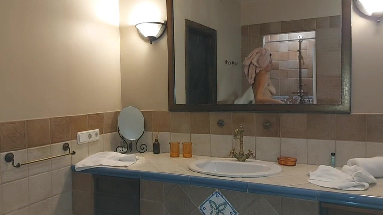 GinnaGg: Jakuzide Yıkanan Kız