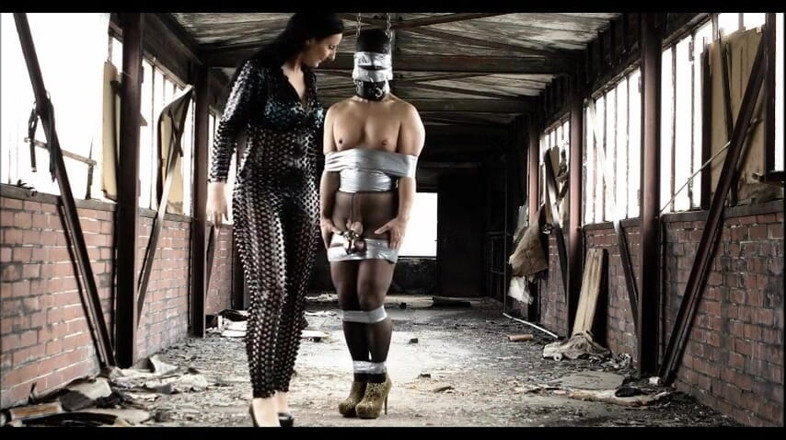 Lady Luciana Di Domizio: The kinky whipping slave