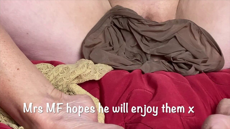 Mr MF: 成熟した足がパンティの準備をしている